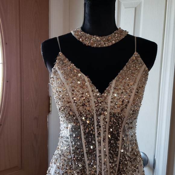 JOVANI WHITE GOLD & SILVER DRESS 👗 - Picture 6 of 8